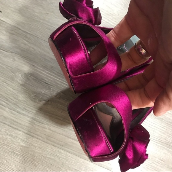 Paris Hilton Fuchsia Bonita Satin Flower Peep Toe Pumps size 7 - Picture 5 of 6